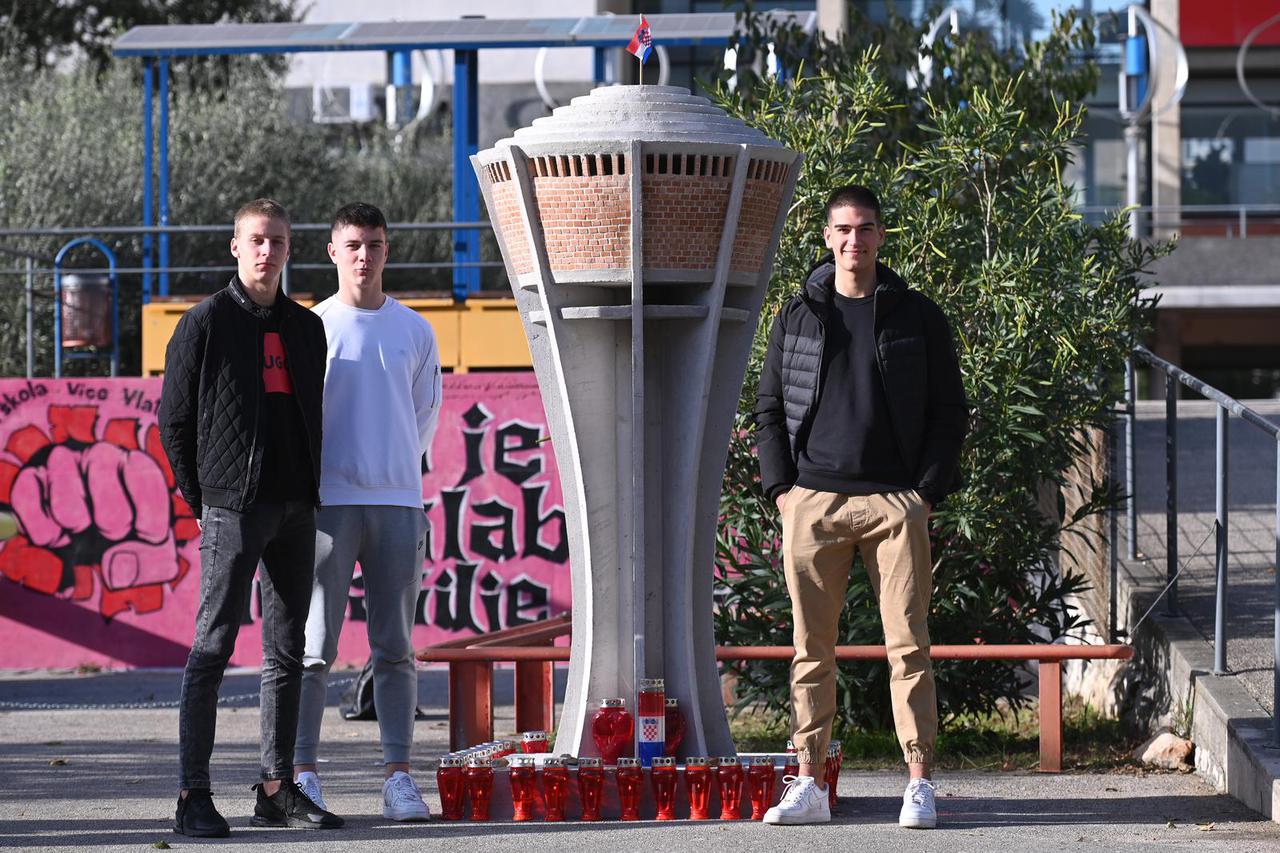 Zadar: Učenici Tehničke škole izradili model vukovarskog vodotornja 