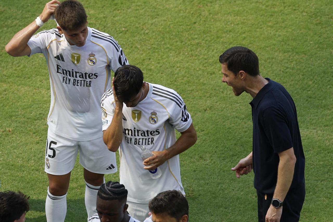 FIFA Club World Cup - Group H - Real Madrid v Al Hilal