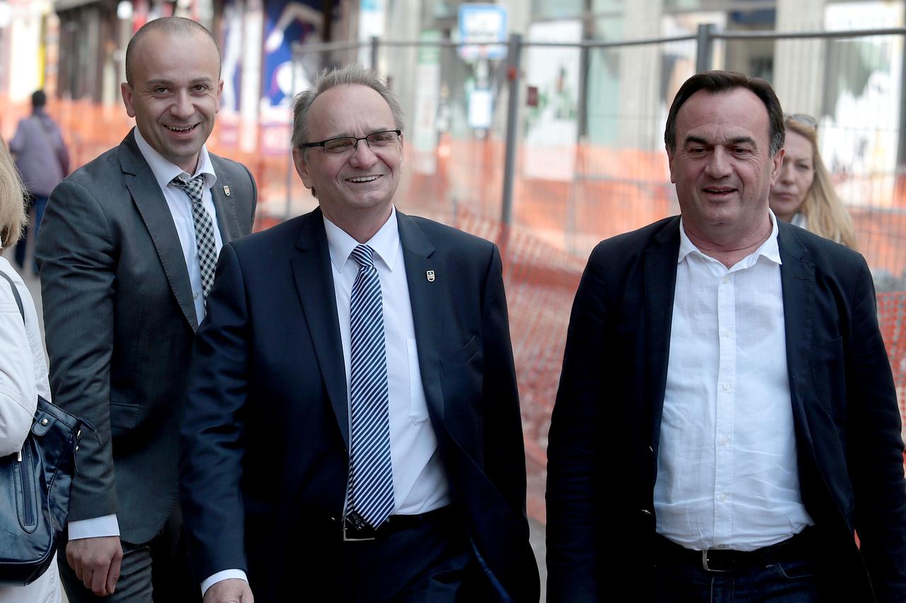 20.04.2016., Zagreb - Zastupnici HDSSB-a Josip Salapic i Branimir Galavas s Antom Kulusicem u setnji gradom. Photo: Patrik Macek/PIXSELL