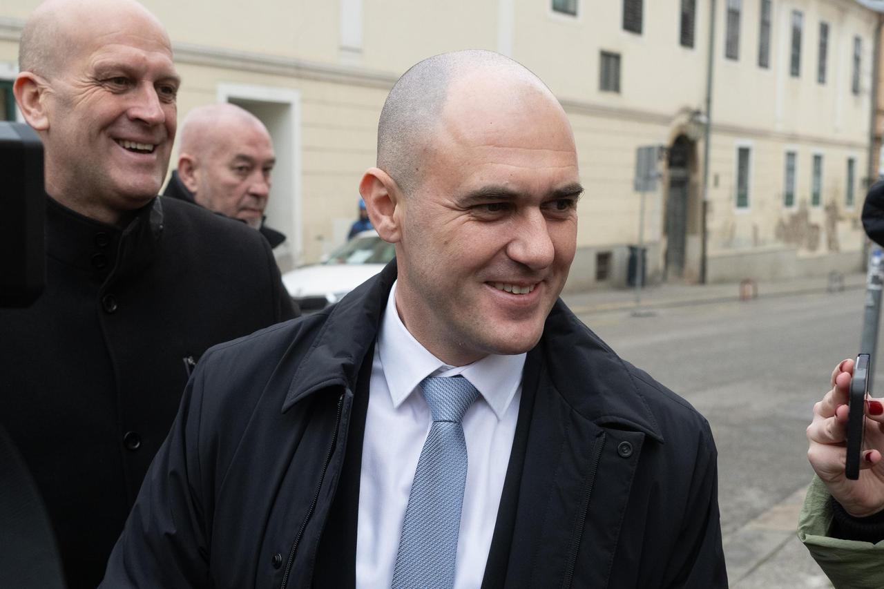 Zagreb: Dolazak članova parlamentarne većine na sastanak u Vladu