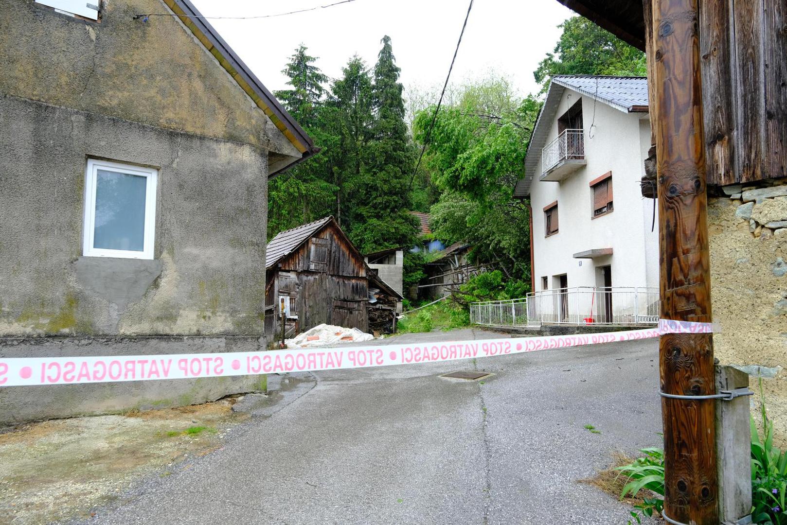 17.05.2023., Donje Jesenje - U mjestu Donje Jesenje otvorilo se kliziste koje prijeti nekolicini kuca koje su evakuirane. Photo: Slaven Branislav Babic/PIXSELL