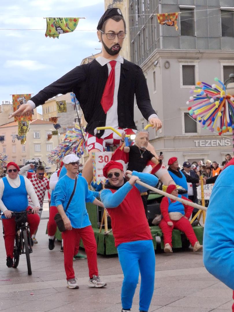 Bila je tu i najveća pojedinačna grupa s čak 793 sudionika (karnevalska grupa Kampus) te brojne gostujuće grupe iz različitih dijelova Hrvatske (Kaštel Kambelovac, Vrbovsko, Pula, Zagreb, Biograd na Moru) ali i iz Italije, Slovenije, Srbije, Crne Gore, Mađarske i Sjeverne Makedonije. 