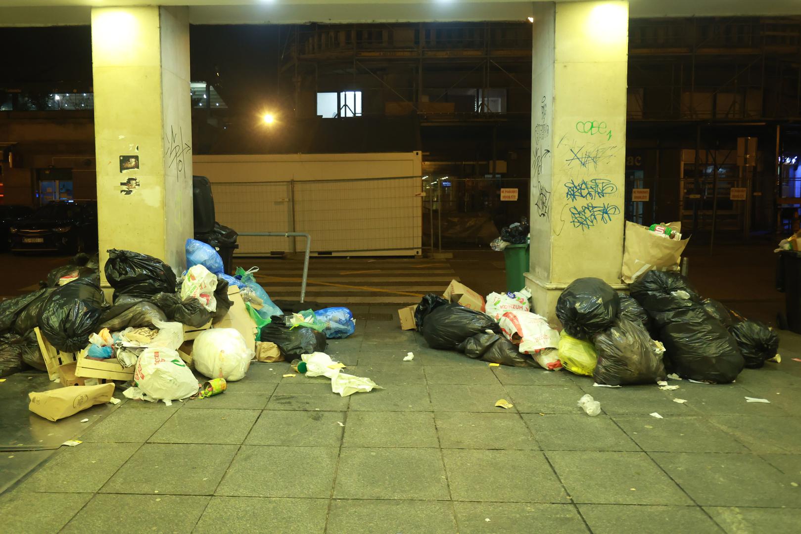 25.01.2023.,Zagreb - Centar grada  prepun je smeca. Radnici Cistoce zasad nisu izasli na teren Photo: Sanjin Strukic/PIXSELL