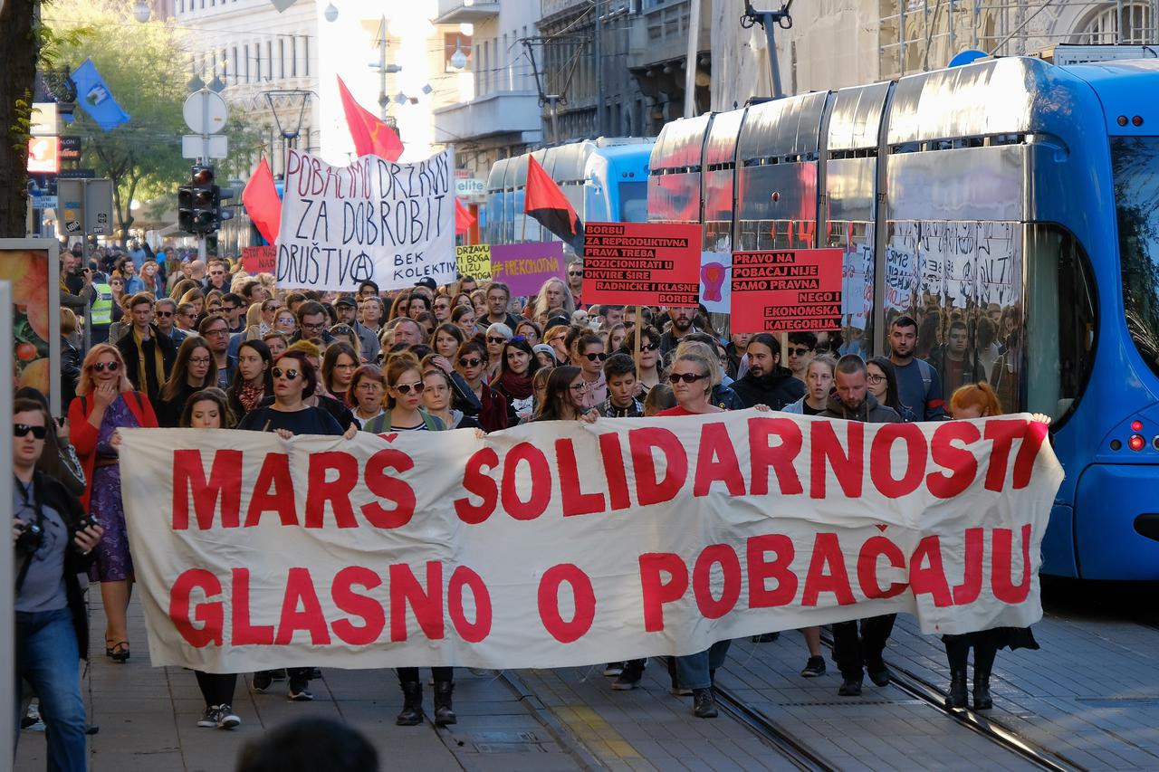 Prosvjedna povorka Marš solidarnosti: Glasno o pobačaju prošetala središtem grada