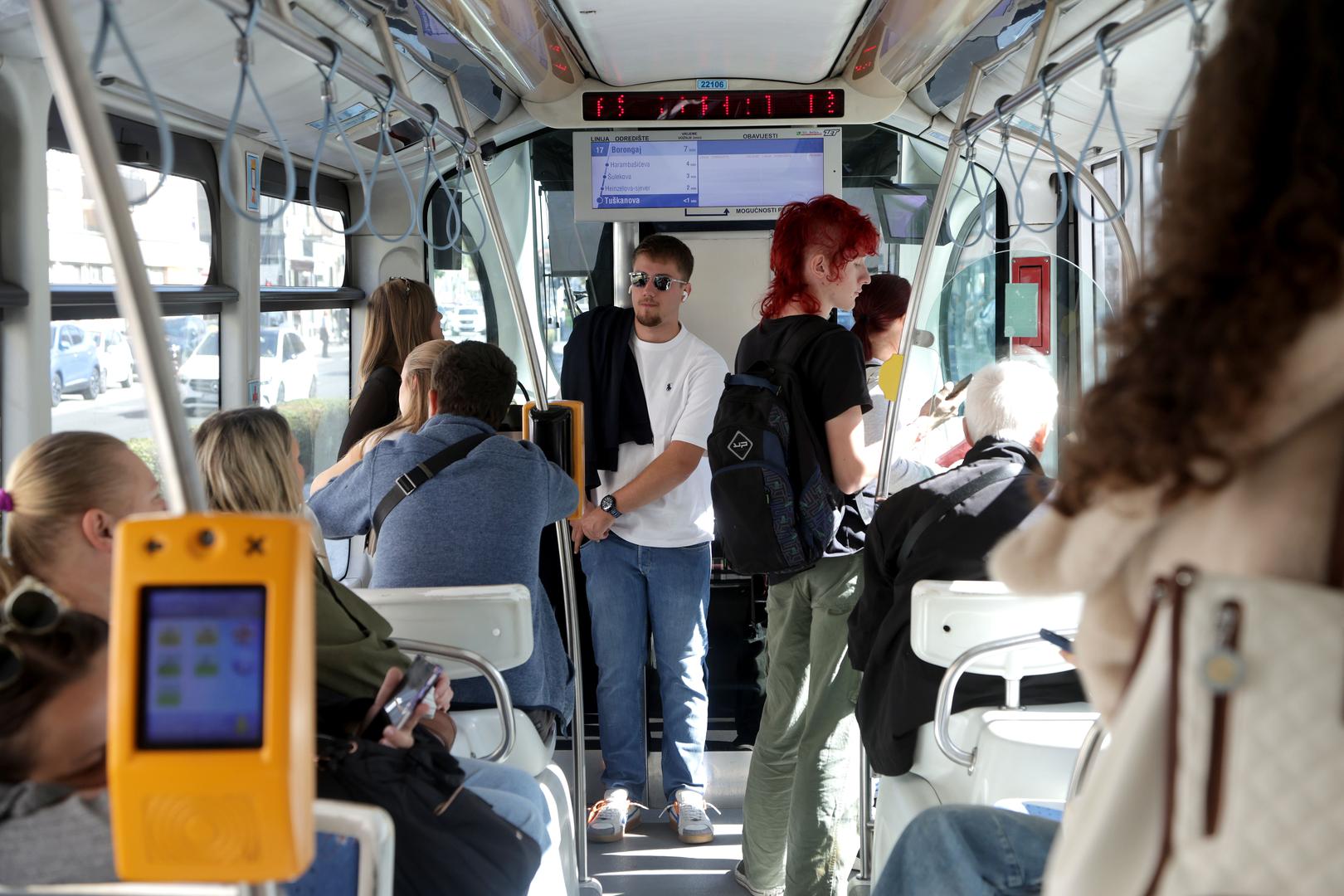 Unatoč štrajku radnika ZET-a koji je i danas utjecao na javni prijevoz u Zagrebu, tramvajska linija 17 na relaciji Prečko – Borongaj prometuje normalno. 