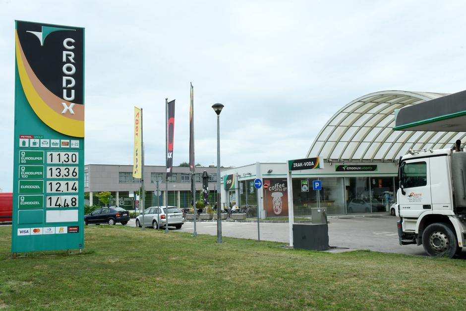 Sisak: Osjetno pojeftinjenje naftnih derivata razveselilo vozače