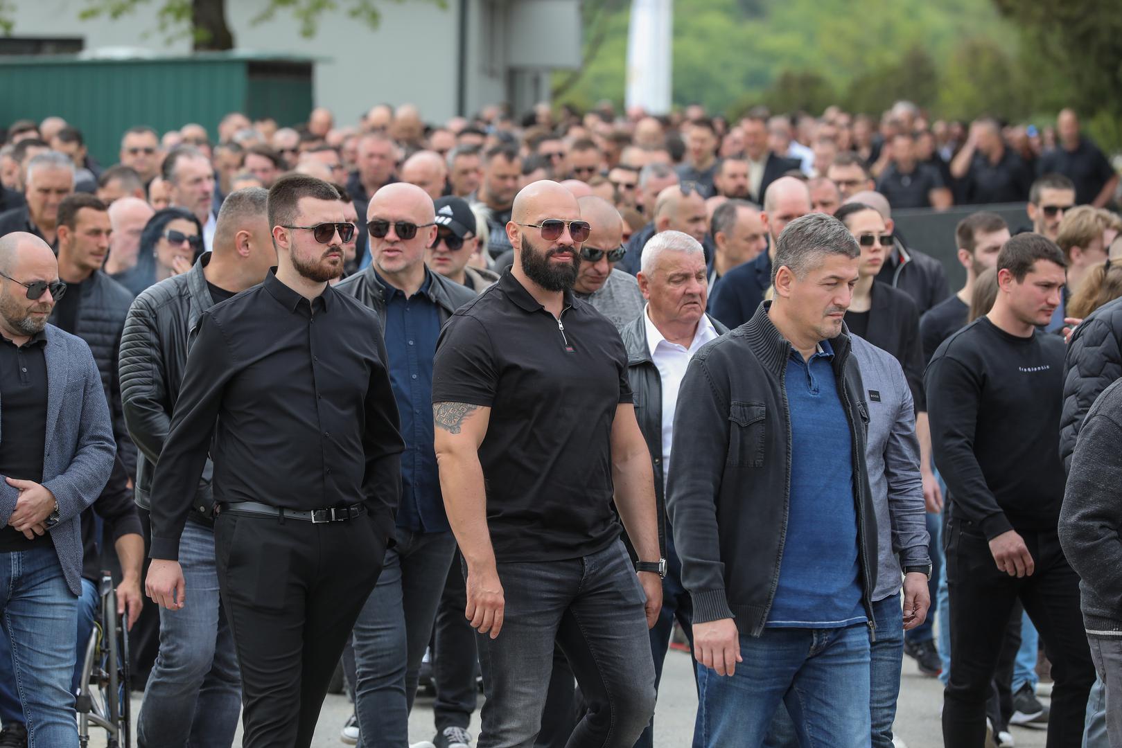 28.04.2023., Zagreb - Pogreb Tomislava Sablje, koji je ubijen u nocnom klubu "Ritz", odrzan je na groblju Markovo Polje. Optuzenik iz Uskokove akcije Tebra Tomislav Sabljo ubijen je hicima iz vatrenog oruzja u nakon fizickog sukoba vise osoba.   Photo: Jurica Galoic/PIXSELL