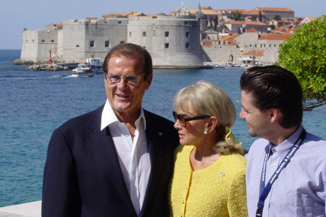 'sce-0.09.2003.-dubrovnik roger  moore  z. pandza'