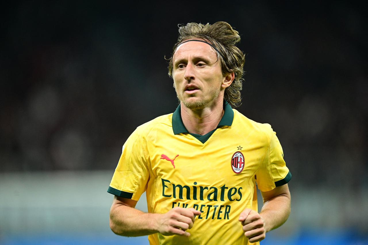 Serie A - AC Milan v Fiorentina