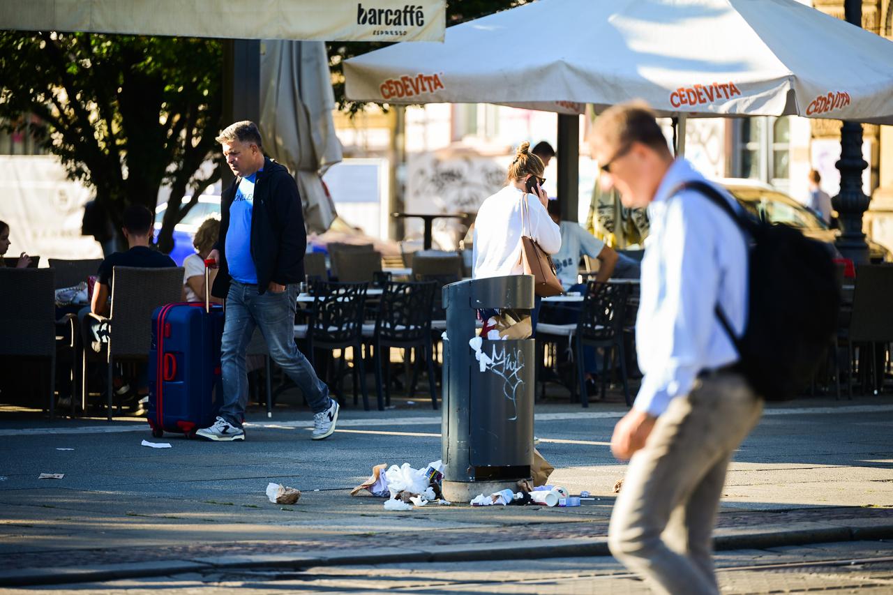 Zagreb: Centar  grada još je pun smeća 