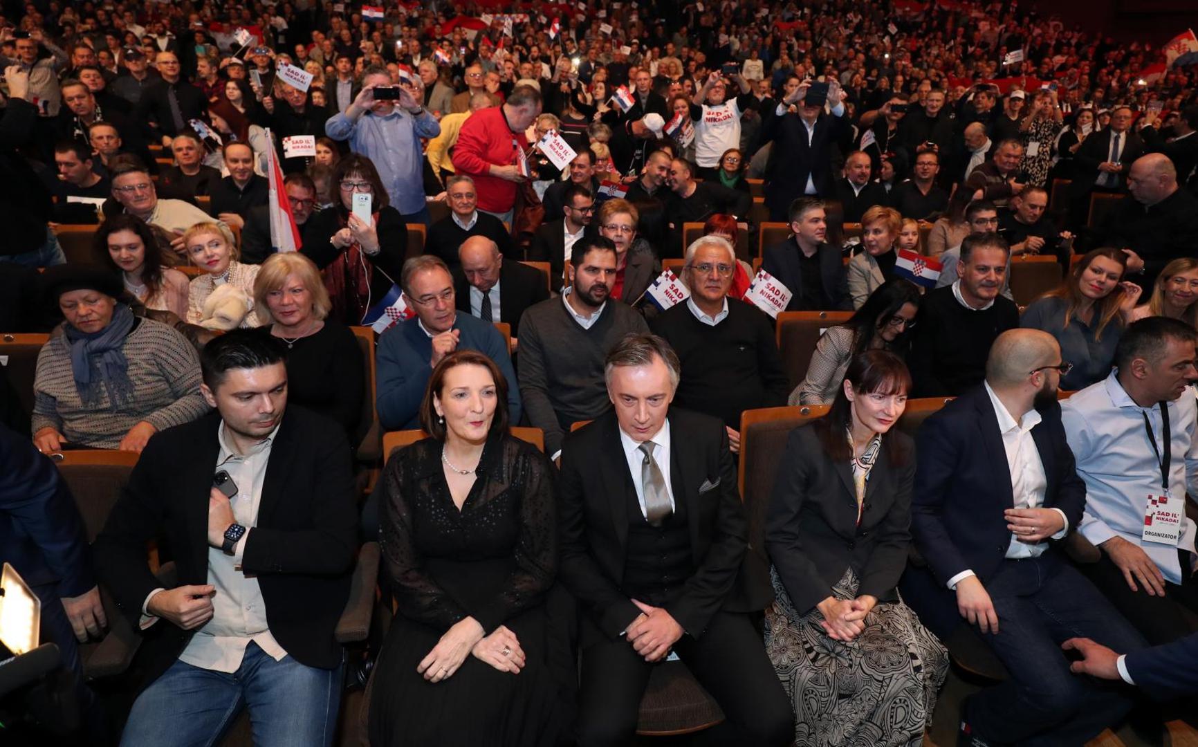  Škori je potporu došao dati i ratni ministar pravosuđa Bosiljko Mišetić, bio je tu i odvjetnik Željko Olujić, Stjepan Tuđman, sin prvog hrvatskog predsjednika Franje Tuđmana