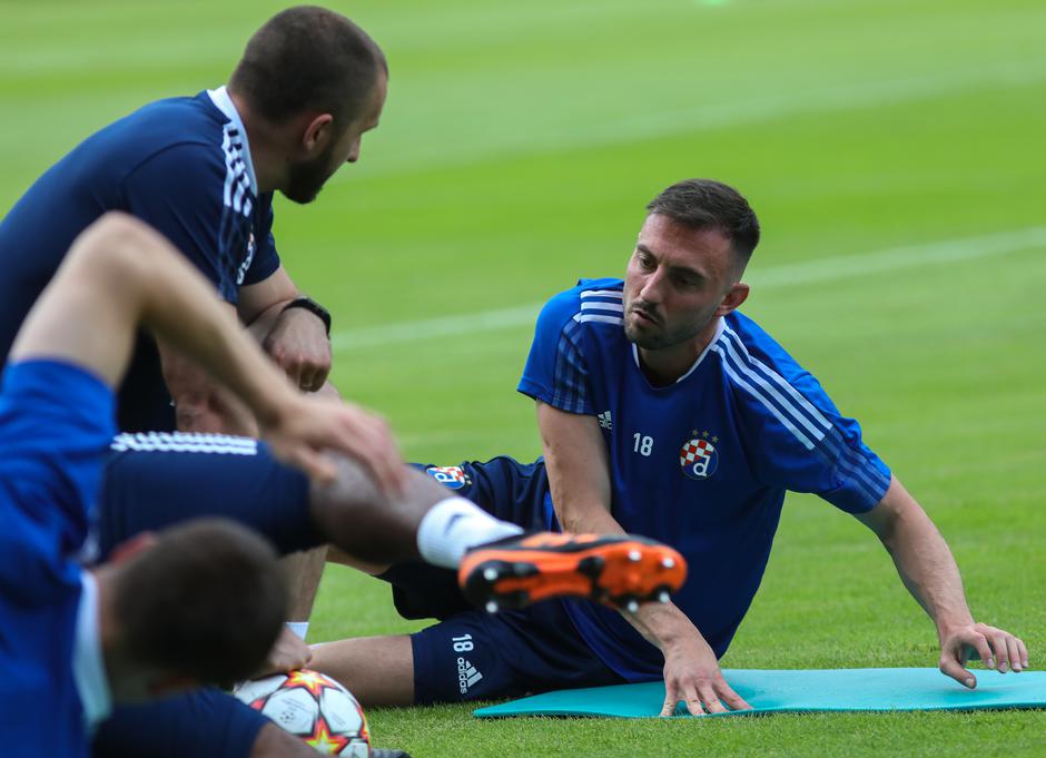 Zagreb: Okupljanje i prvi trening igrača Dinama