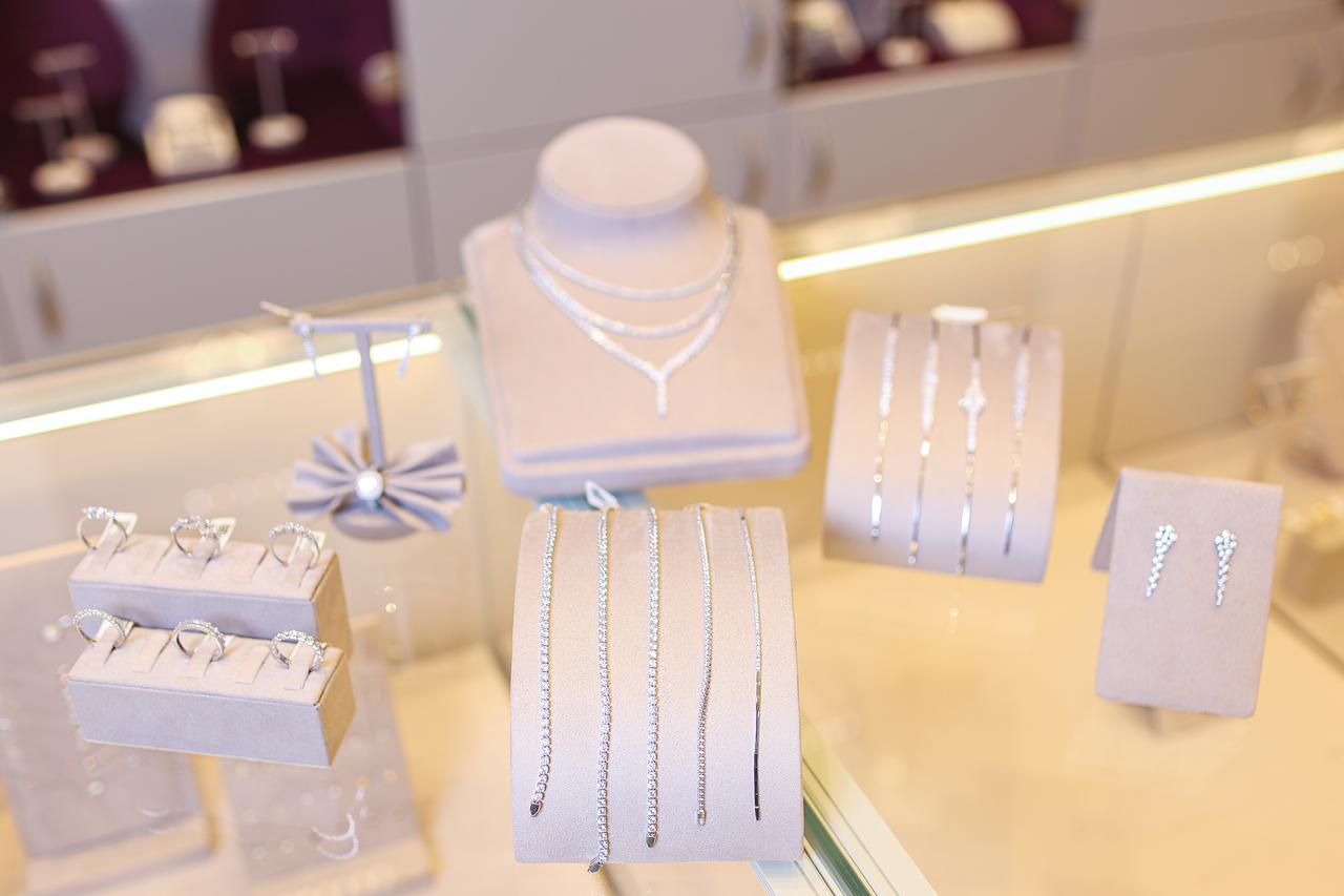 Zagreb: Prahir, prodavaonica nakita