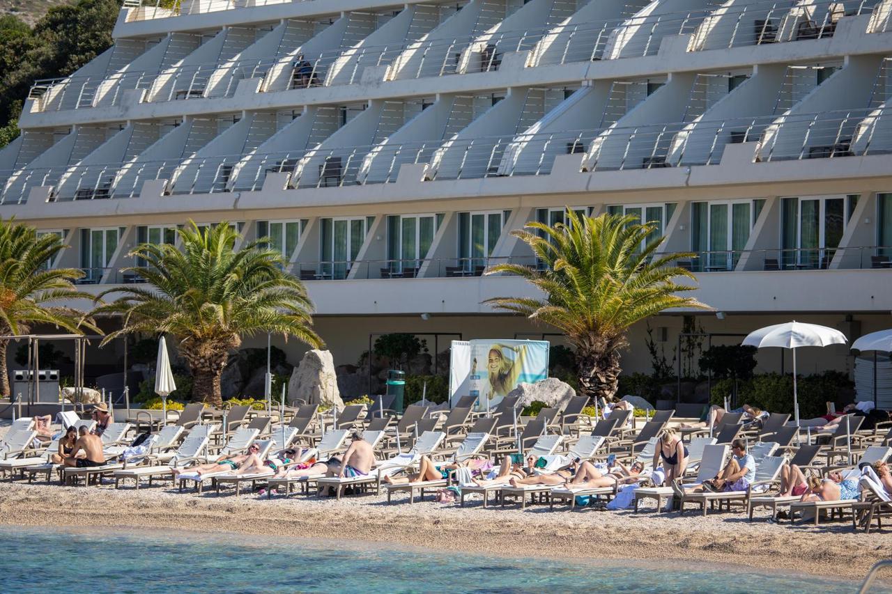 U hotelskom smještaju ostvaruje se oko 3,7 puta veća dodana vrijednost po postelji u usporedbi s krevetima u obiteljskom smještaju, koji čini 60 posto svih kapaciteta