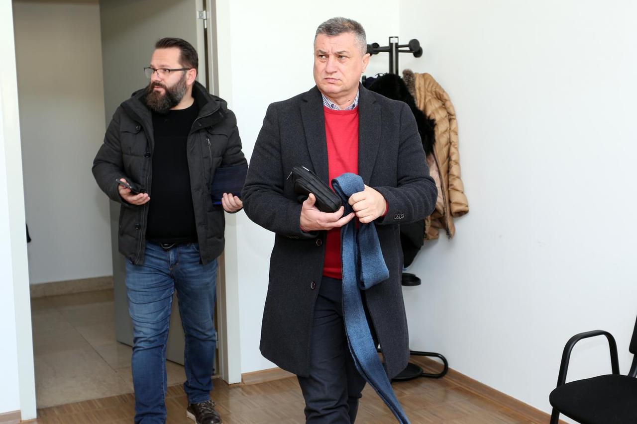 Karlovac: Počelo suđenje bivšem načelniku Lasinje Željku Prigorcu za silovanje mještanke
