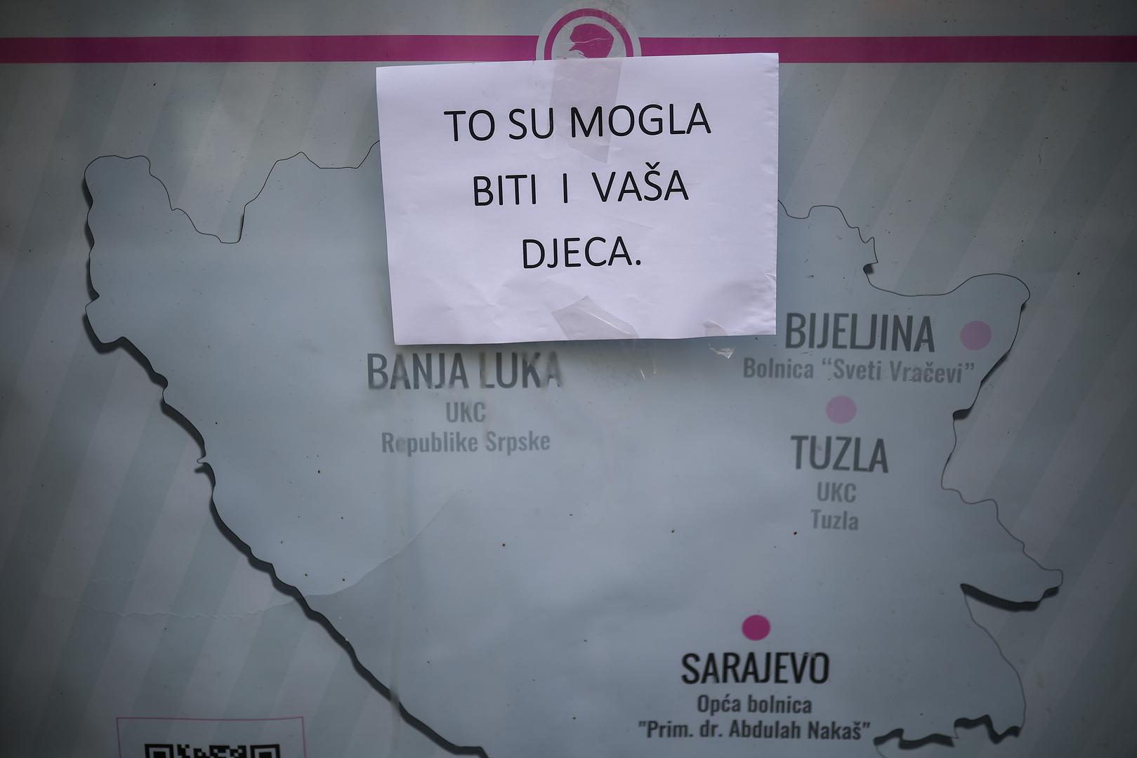 28.05.2023., Sarajevo, Bosna i Hercegovina - Nakon sto je u petak navecer u tragicnoj saobracajnoj nesreci ubijena mlada doktorica Azra Spahic, gradjani Sarajeva su odlucili odati joj pocast prosvjednim okupljanjem na mjestu nesrece. Photo: Armin Durgut/PIXSELL