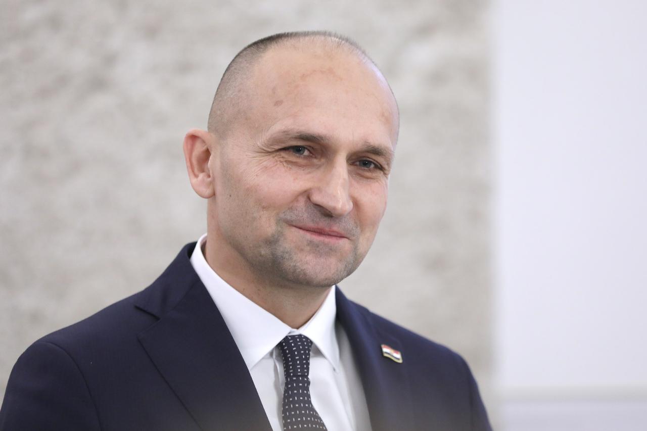 Zagreb: Prva konferencija za medije ministra Ivana Anušića