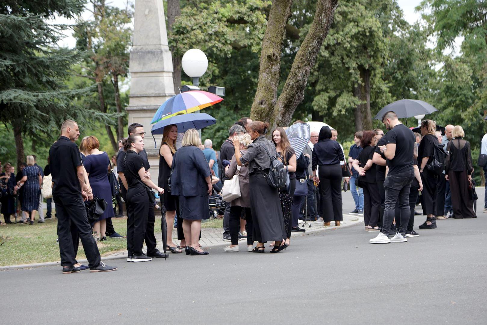 Od uglednog hrvatskog znanstvenika, inovatora i sveučilišnog profesora oprostili su se članovi obitelji, prijatelji, kolege i suradnici.