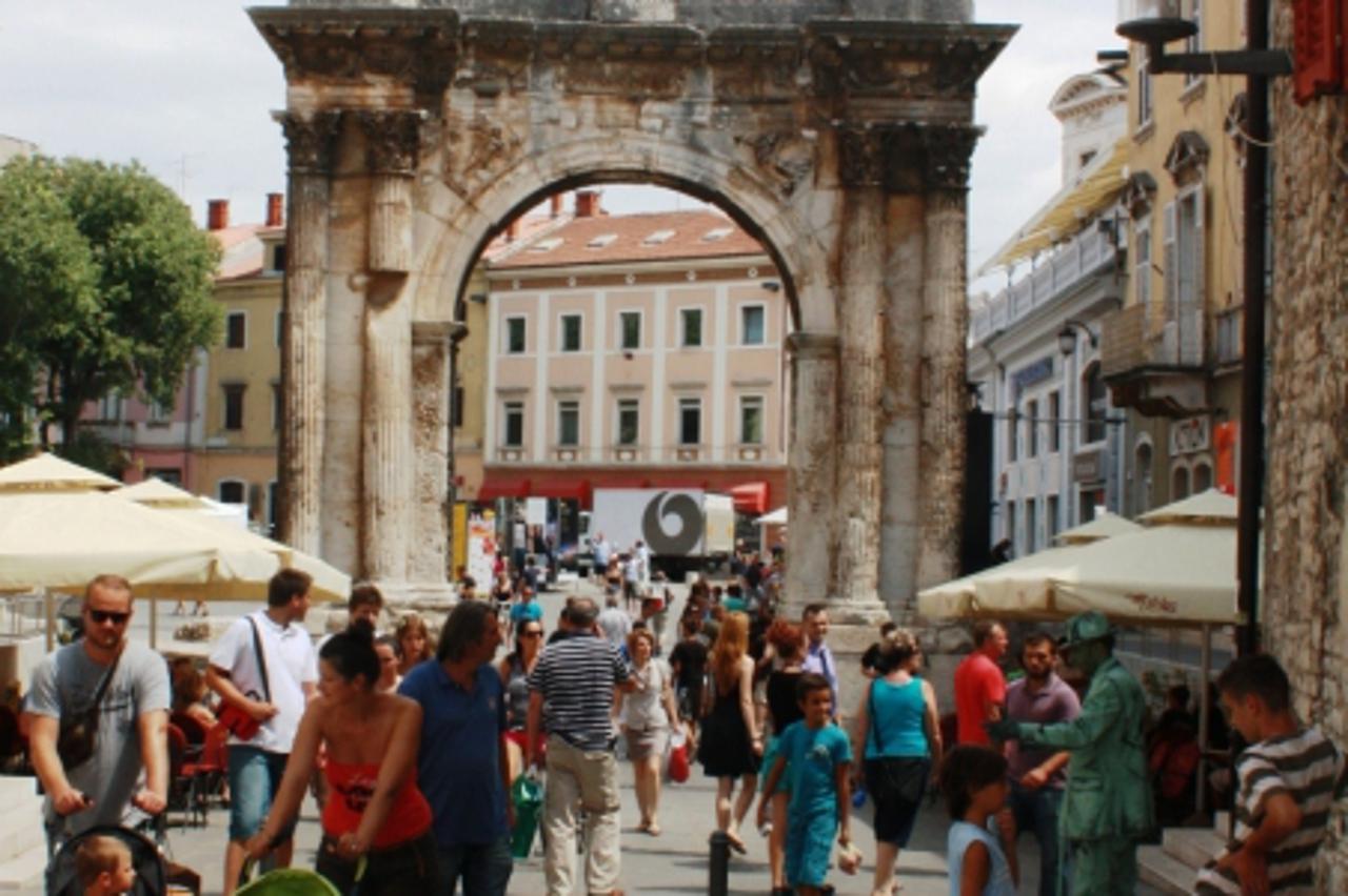 'pula08_nnn_unu_030812'