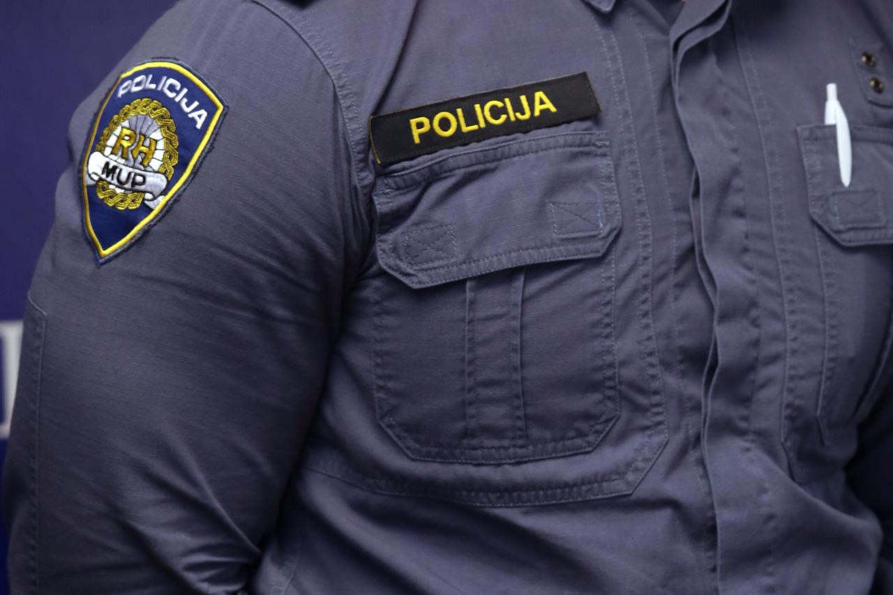 Djelatnik policije