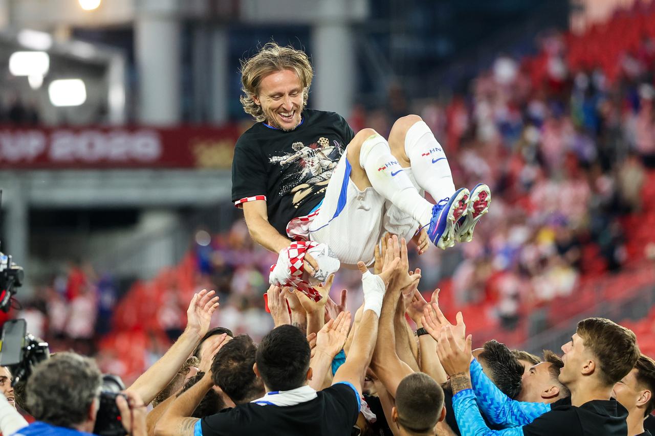 SP 2026 Toronto: Hrvatska reprezentacija obilježila 200. nastup Luke Modrića u dresu Hrvatske
