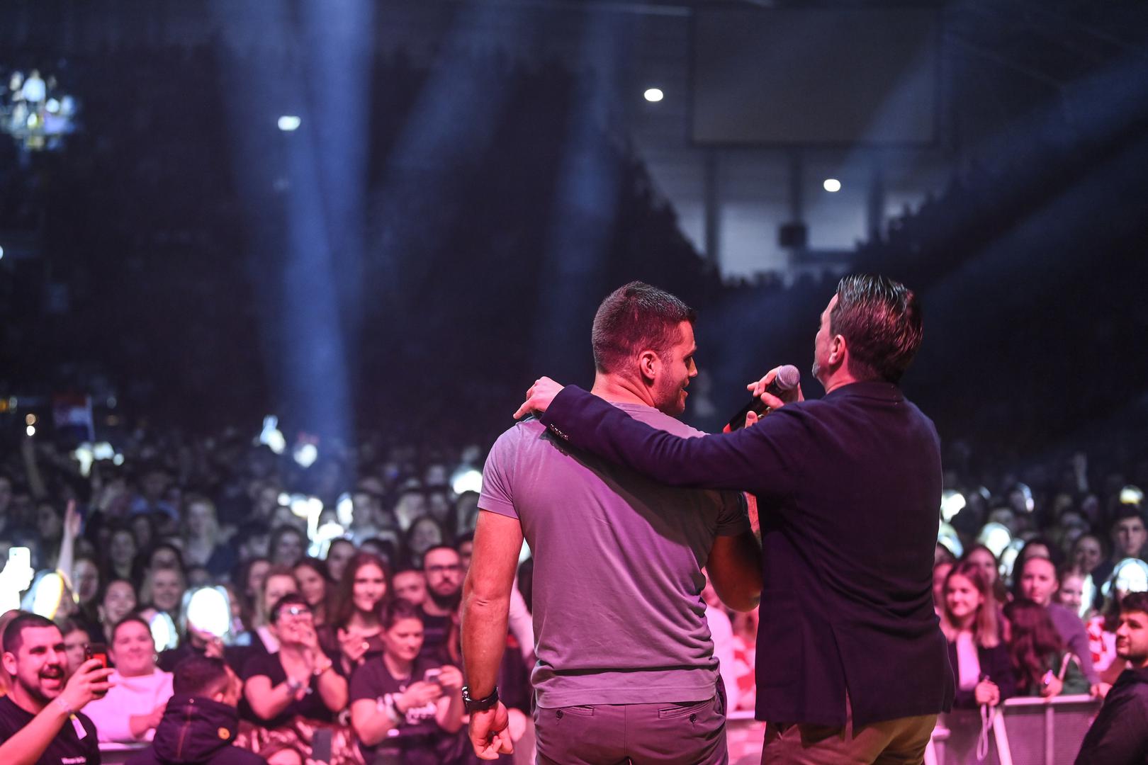 09.12.2023., Frankfurt - Hrvatska Noc , spektakularan koncert u Frankfurtu , 10 izvođača,10 sati glazbenog programa za 13 000 posjetitelja.  Najvece je okupljanje Hrvata i njihovih prijatelja u iseljenistvu . Dogadjaj na koji se ceka cijelu godinu. Na koncertu u Frankfurtu  veceras nastupaju najvece hrvatske glazbene zvijezde:  Petar Grašo, Prljavo kazaliste, Jole, Jelena Rozga, Mate Bulic, Zlatko Pejaković, Crvena jabuka, Miroslav Škoro, Mladen Grdovic, Sinisa Vuco. Tisuce Hrvata i njihovih gostiju  koji u Frankfurt dolaze iz Novog Zelanda , SAD , Europe i cijelog svijeta .  Photo: Igor Soban/PIXSELL