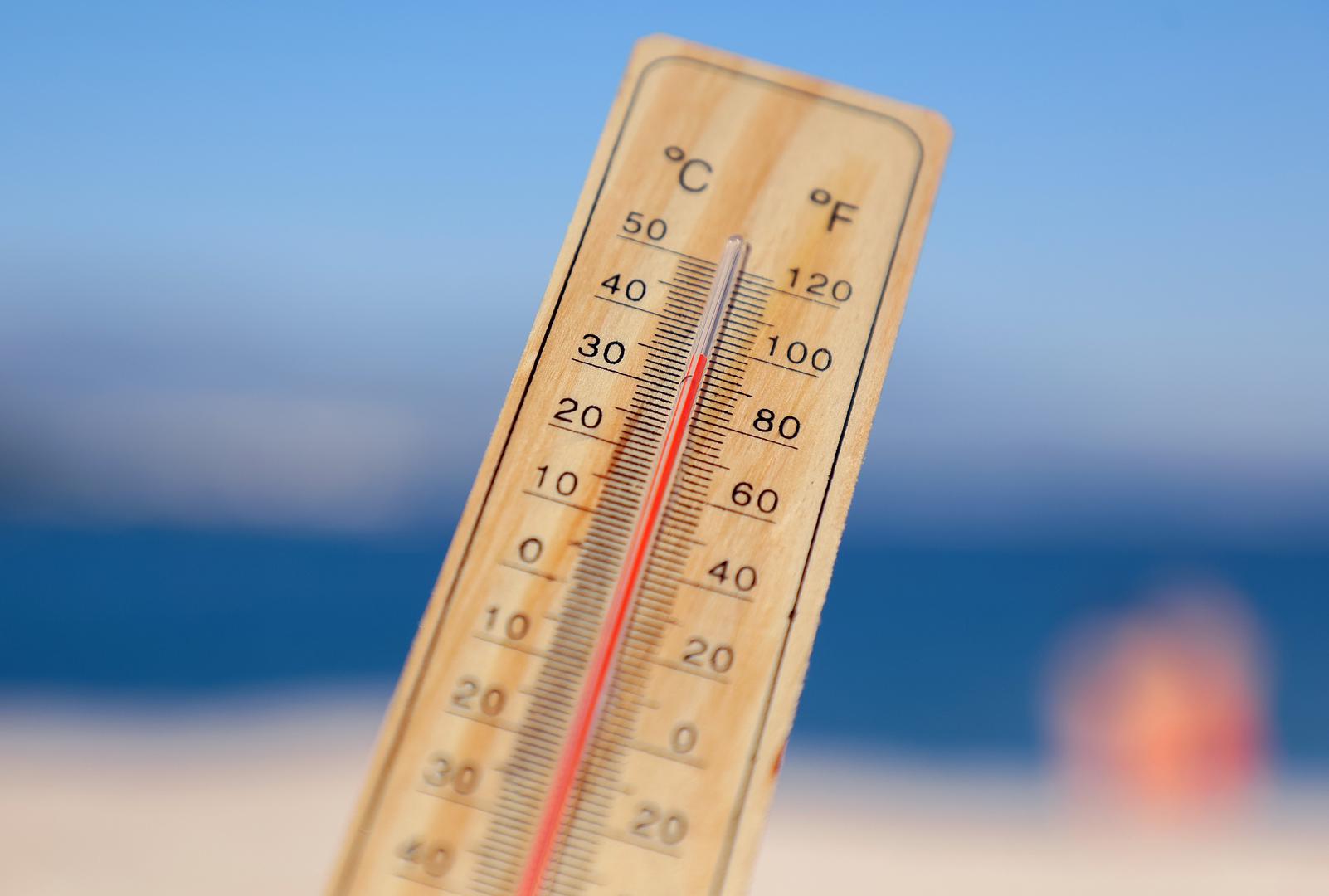 Pred nama je prvi ovogodišnji toplinski val, meteorolozi su najavili da će se živa na termometru penjati i preko 35 stupnjeva Celzijevih, a mnogi se pitaju jesu li i prije temperature bile toliko visoke ili se to događa samo posljednjih godina. Gotovo svi navedeni apsolutni maksimumi izmjereni su u srpnju i kolovozu, izuzetak je Virovitica gdje je apsolutni maksimum od 39,5 °C izmjeren 27. lipnja 1965. 