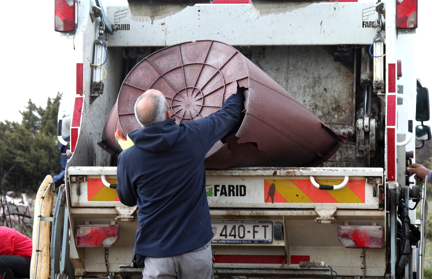 22.04.2022.,Razvodje - Na lokaciji Vrtlina kod Razvodja po jugu i kisi odrzala se Vecernjakova akcija ciscenja u sklopu projekta "Rezolucija Zemlja".  Photo: Dusko Jaramaz/PIXSELL