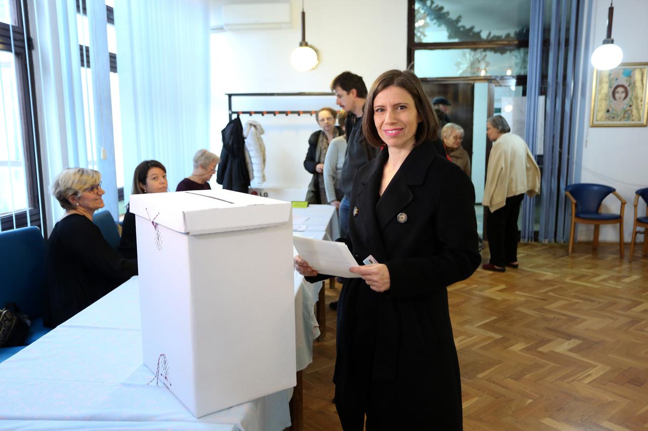 Katarina Peović glasala na izborima za predsjednika