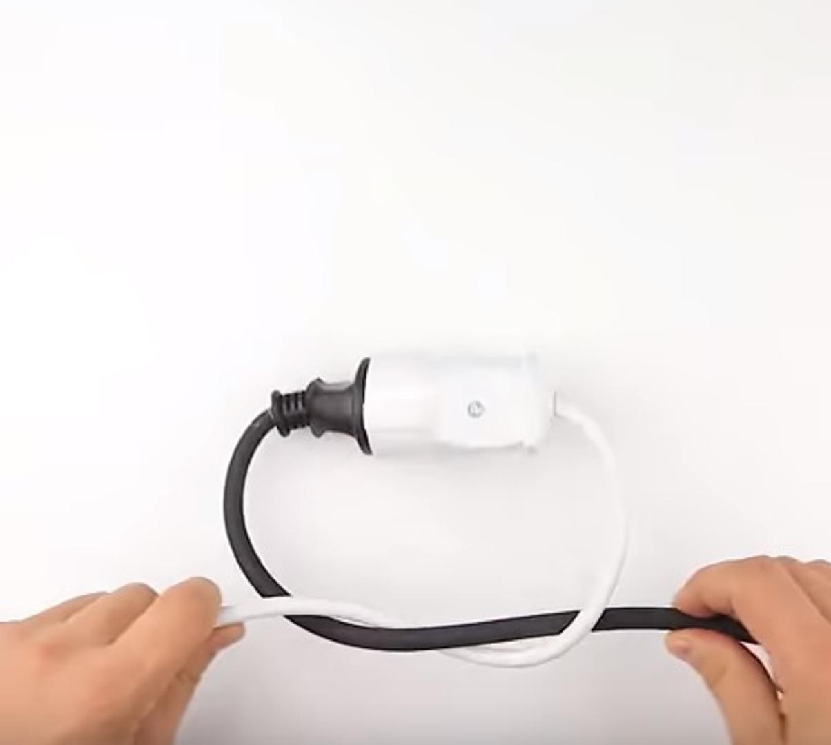 Često vam se dogodi da vam se kabel iščupa iz utičnice? Spriječite to tako da napravite ovo prikazano na fotografiji. 
