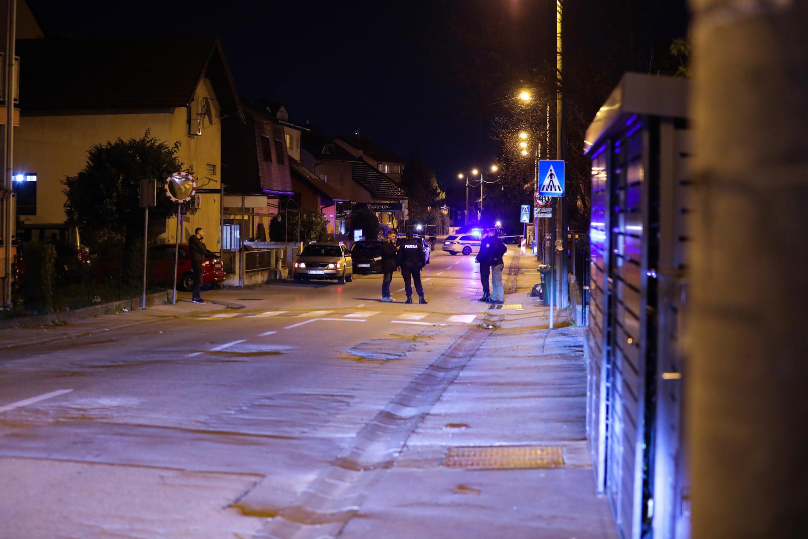 25.11.2023., Zagreb - Popodne oko 17.25 sati Aninoj ulici doslo je do eksplozije u dvoristu zgrade. Uslijed navedene eksplozije ostecen je jedan osobni automobil i procelje zgrade, dok ozlijedjenih osoba nema. Slijedi ocevid. Photo: Emica Elvedji/PIXSELL