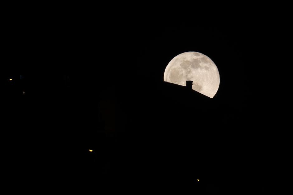 Nebo nad Rijekom obasjao puni mjesec