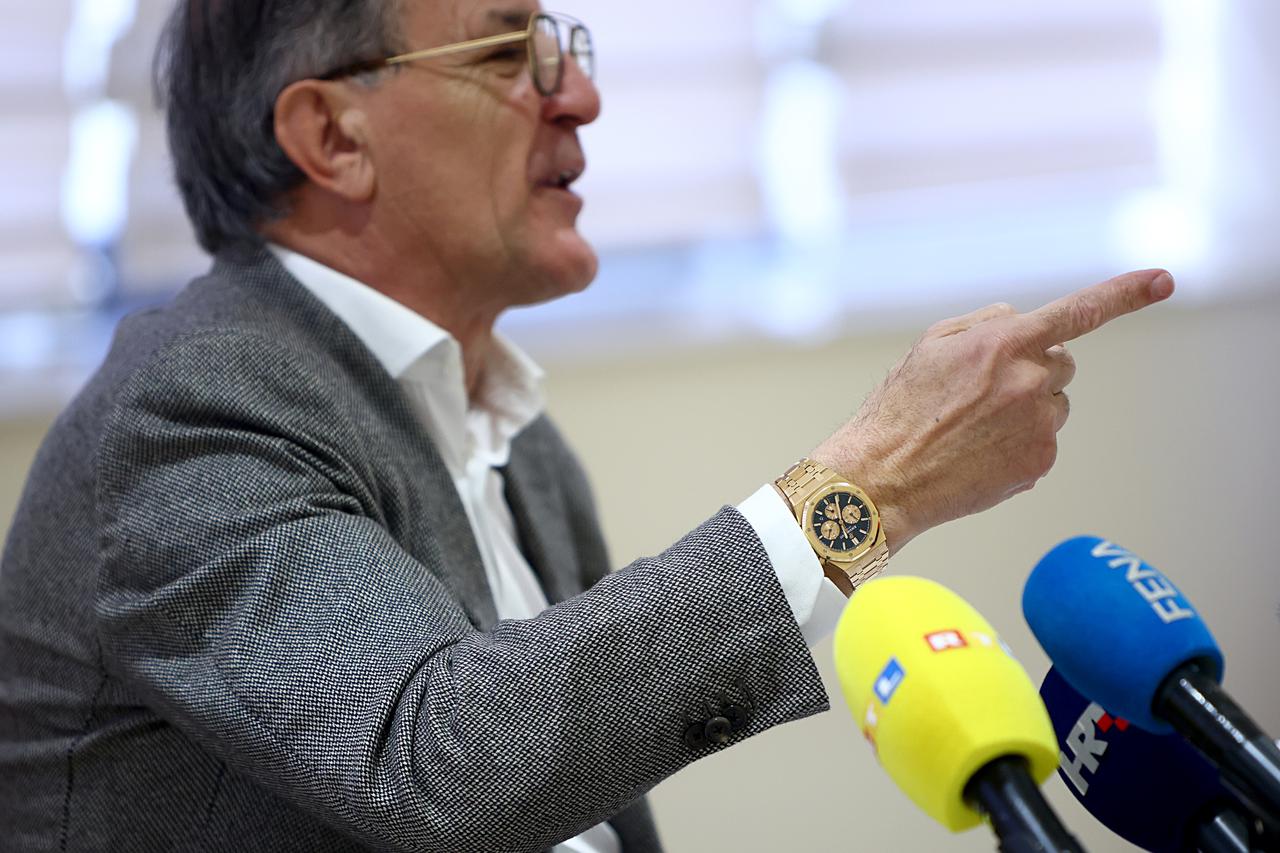 Sat Piguet Royal Oak vrijedan oko milijun kuna krasi ruku Zdravka Mamića na konferenciji u Mostaru