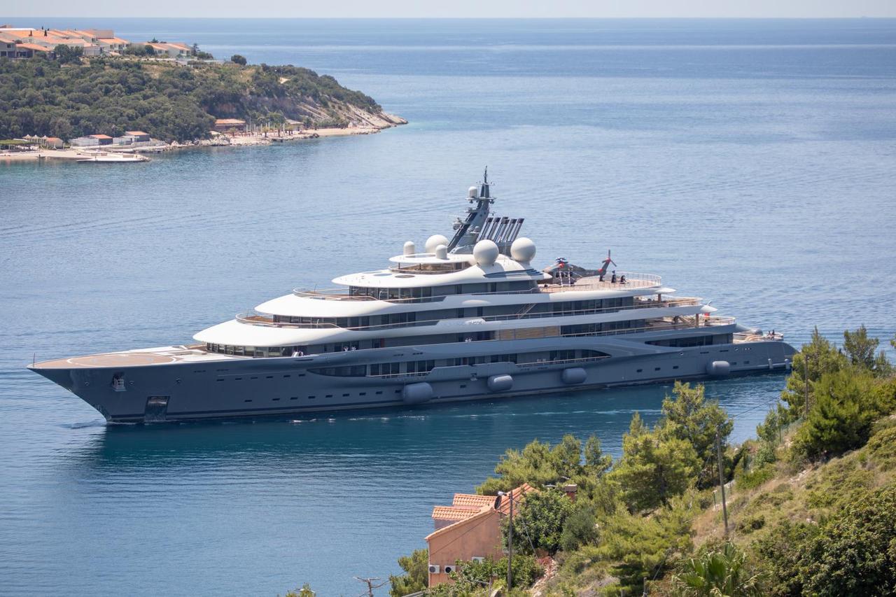 Luksuzna mega jahta Flying Fox stigla u Dubrovnik