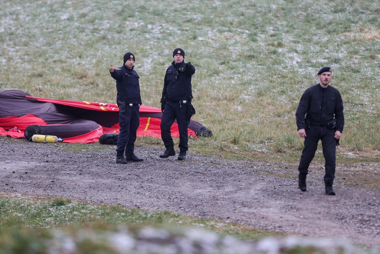 16.01.2025., Zagreb - Vatrogasci uz rijeku Savu gdje se pripremaju za nastavak potraga ze nestalim dijetetom u rijeci. Photo: Igor Kralj/PIXSELL