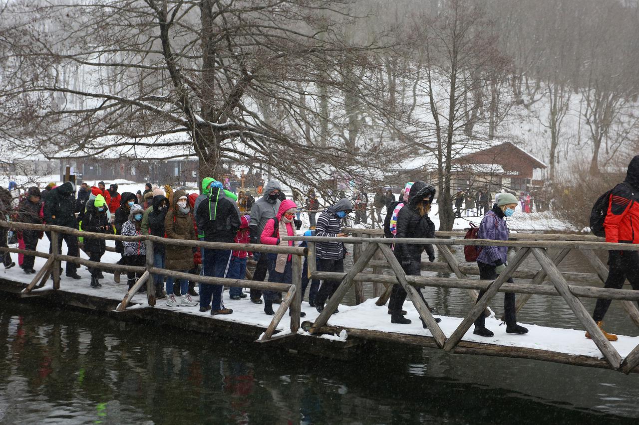 Nacionalni park Plitvicka jezera prekrivena su snijegom