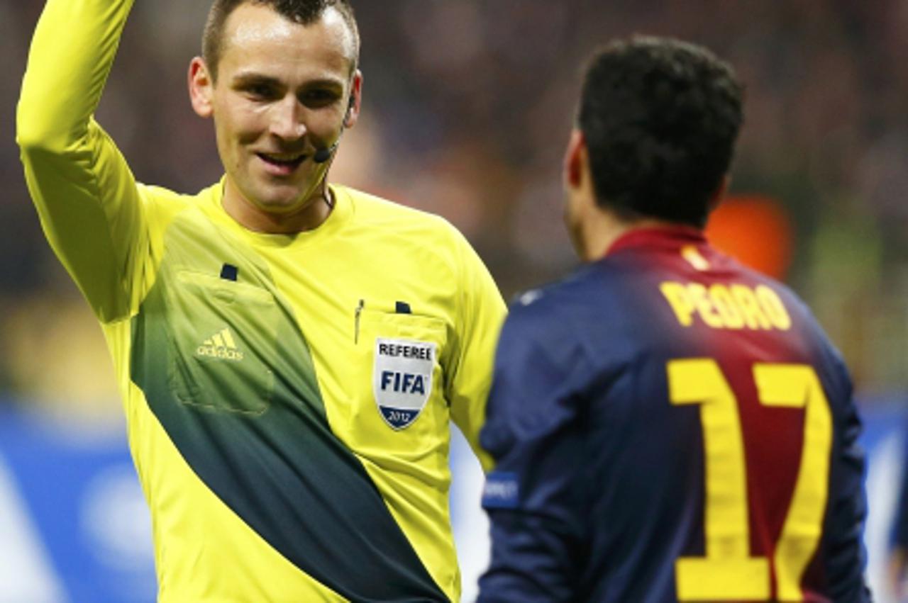 'Barcelona\'s Pedro Rodriguez is shown a yellow card by match referee Ivan Bebek during their Champions League Group G soccer match against Spartak Moscow at Luzhniki stadium in Moscow November 20, 20