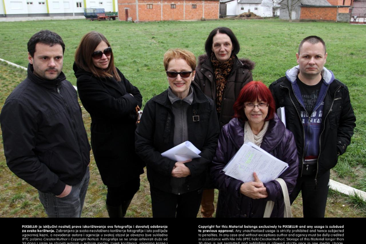 '04.04.2013., Zagreb - Stanari zgrada na Jakusevcu u cijoj se blizini nalaze farme svinja. Photo: Anto Magzan/PIXSELL'