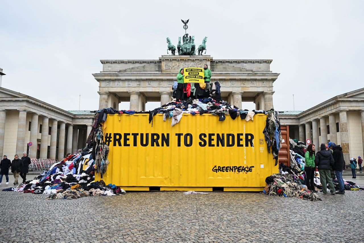 Greenpeace protest to the start of the fashion week in Berlin