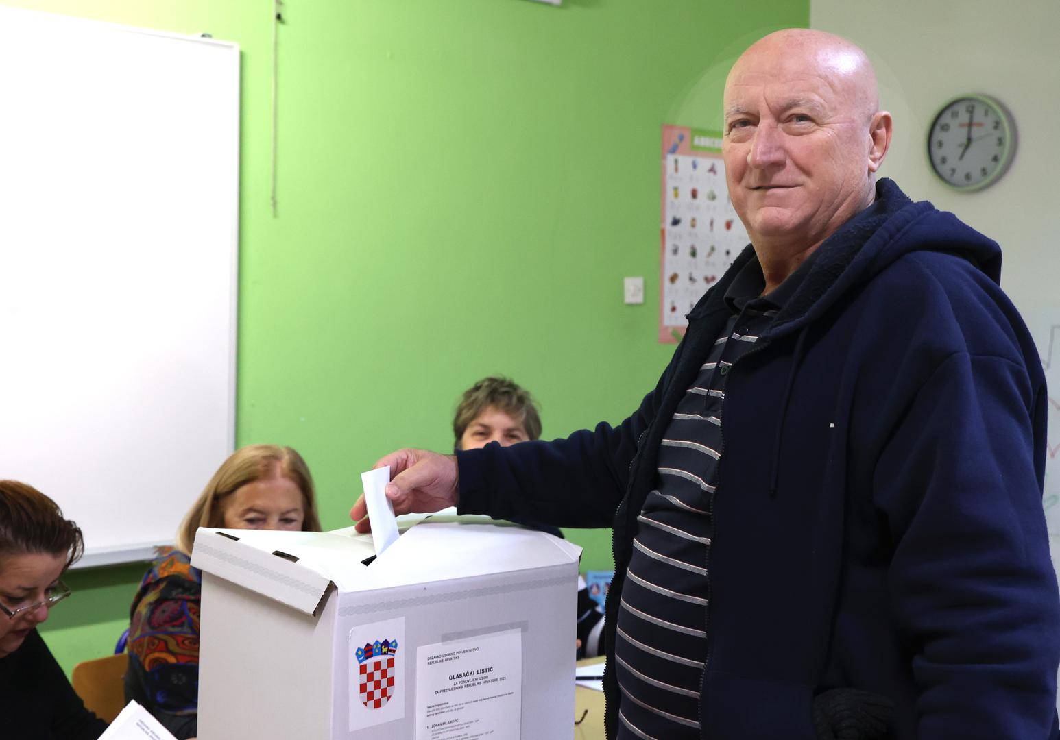 12.01.2025.,Sibenik-.Drugi krug glasovanja za izbor predsjednika Republike Hrvatske. Photo: Dusko Jaramaz/PIXSELL