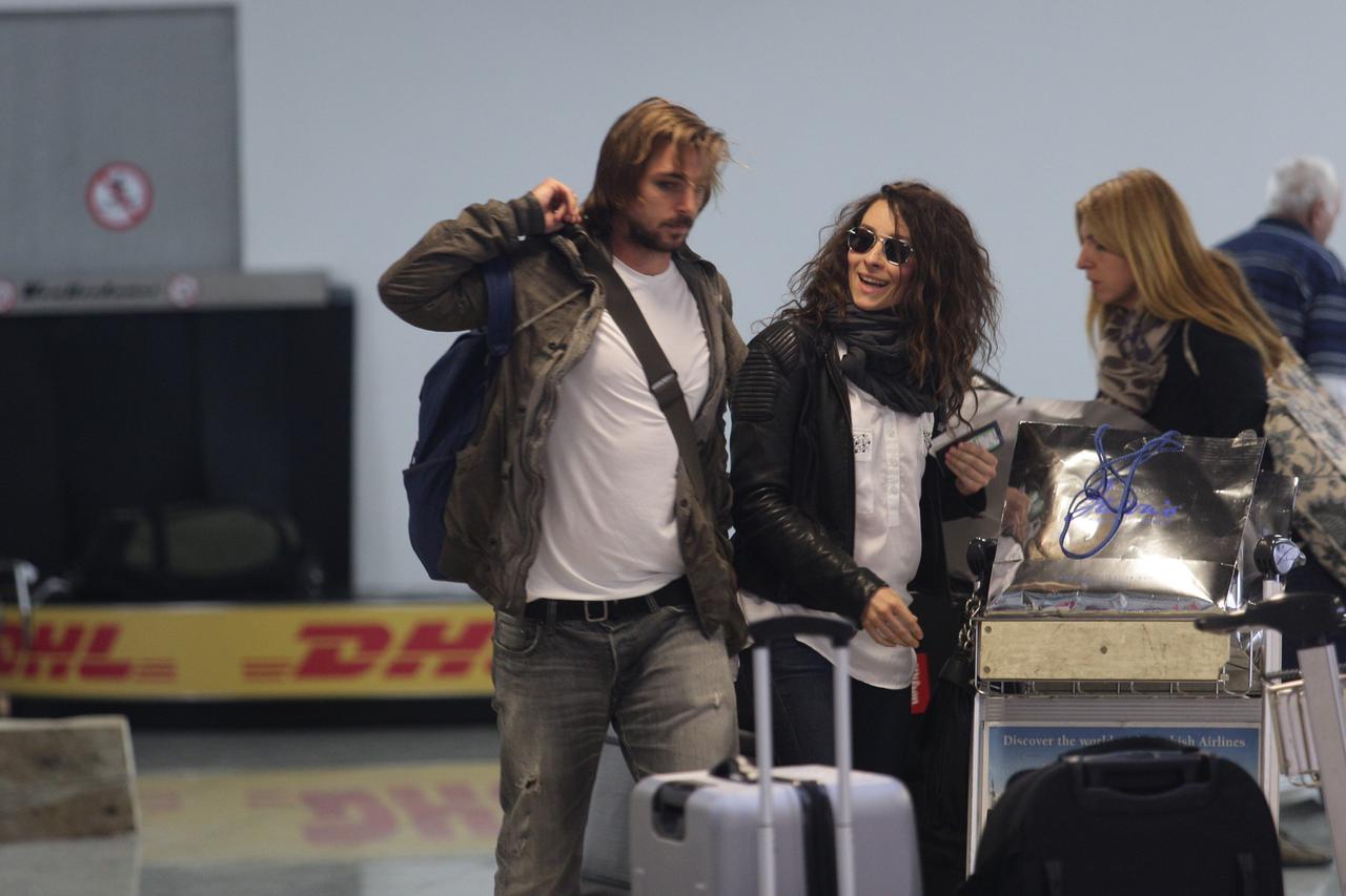 26.05.2014., Zagreb - Niko Kranjcar u pratnji djevojke glumice Zrinke Cvitesic sletio je na zagrebacki aerodrom. Kranjcar se ozlijedio u zadnjoj utakmici njegovog maticnog kluba te ide na pregled. Photo: Zeljko Lukunic/PIXSELL