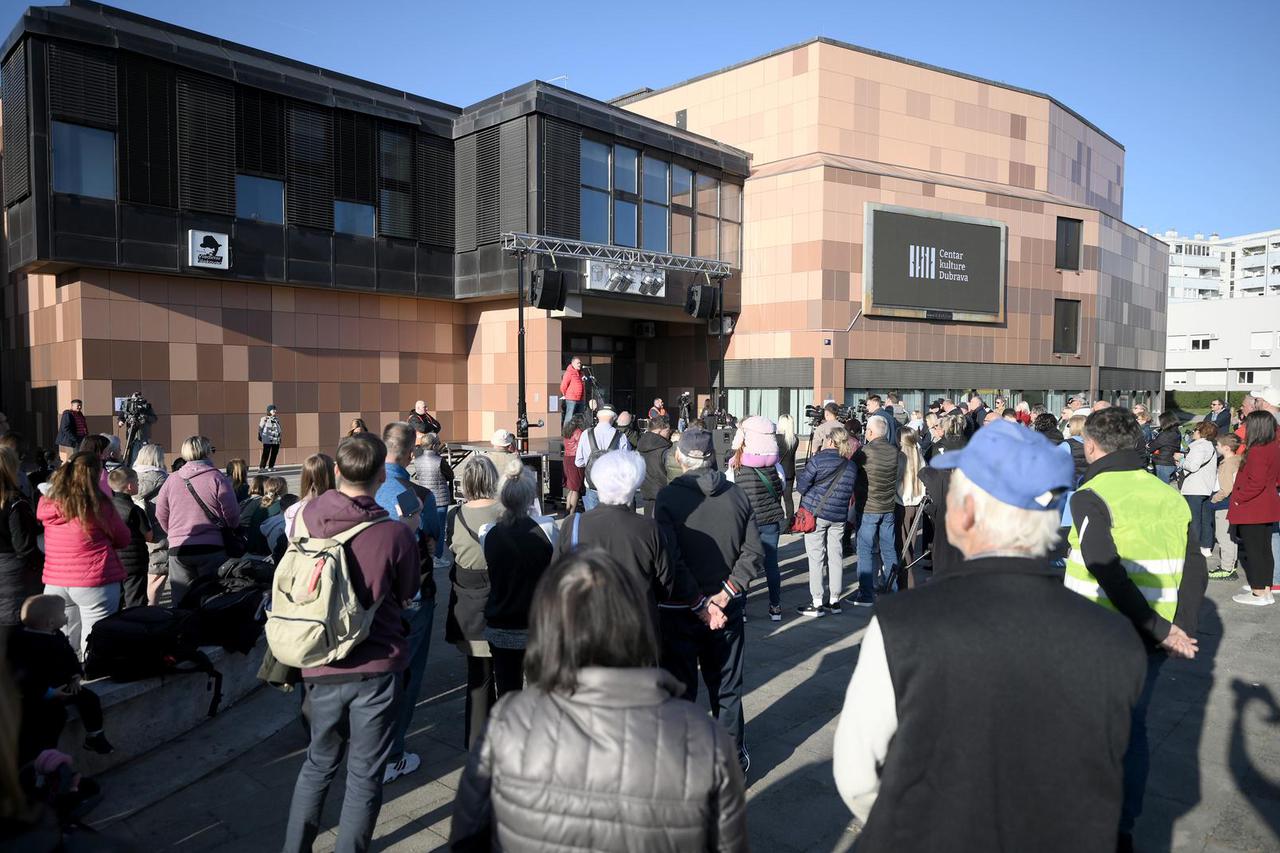 Zagreb: U Dubravi održan prosvjed protiv međuvršnjačkog nasilja