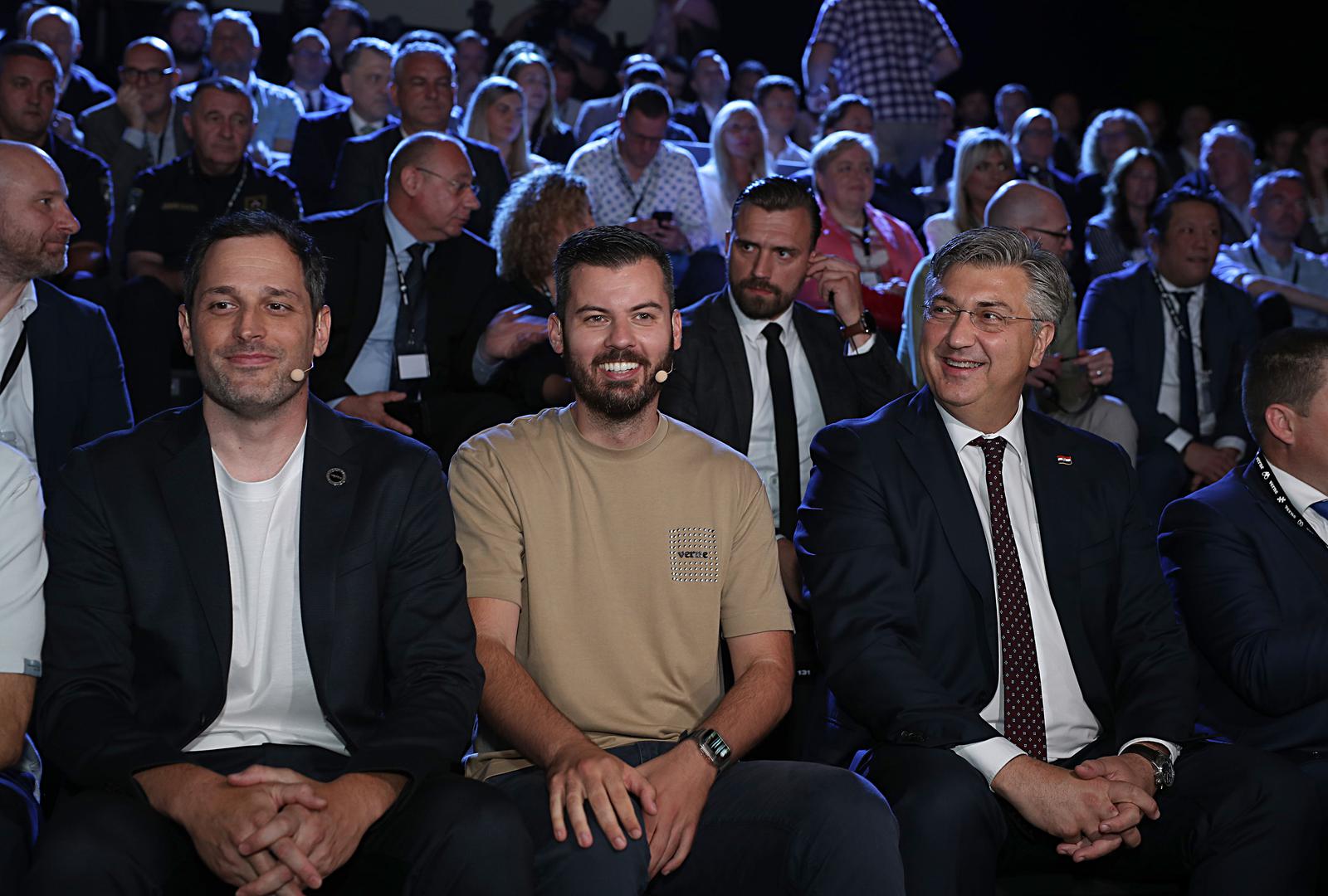 26.06.2024., Zagreb, Kerestinec - U Rimcevom kampusu u Kerestincu predstavljen je projekt robotaksija koji razvija jedna od kompanija u ekosferi Mate Rimca. Projekt robotaksija vodio se pod imenom Project 3 Mobility no ime je promijenjeno u Verne. Robotaksiji bi, prema planu, do 2025. godine trebali zapoceti s prijevozom putnika u Zagrebu. ZA ostvarenje projekta dobivena je ukupona investicija od Europske unije u iznosu od 180 milijuna eura, a za projekt robotaksija financirali su sa 100 milijuna eura i drugi investitori. Photo: Zeljko Lukunic/PIXSELL