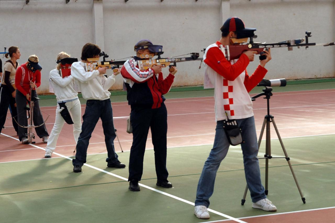 \'slavonija-09.11.09-slavonski brod -hrvatska -  rn:samostrel--na 4. europskom kupu u gadjanju samostrelom nastupila su 34 strijelca iz 5 zemalja Photo: Ivica Galovic/PIXSELL\'