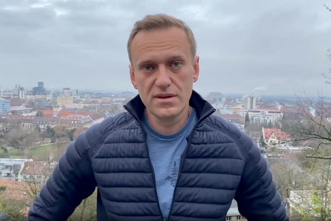 Russian opposition politician Alexei Navalny says he will return to Russia on Sunday