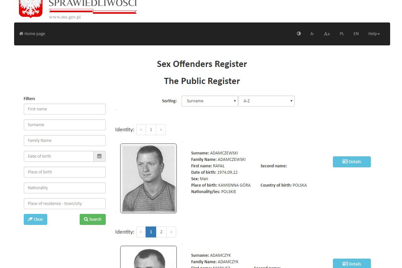 Svaka kartica sadrži fotografiju, ime i prezime, mjesto i datum rođenja, zašto je osuđen i kako je kažnjen prijestupnik