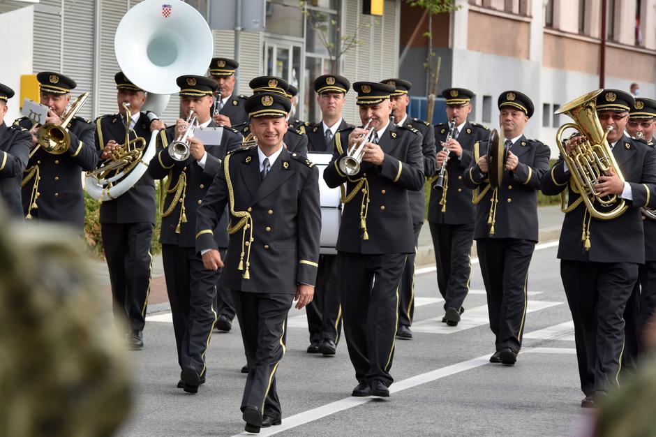 Budnica ulicama Knina povodom 25. obljetnice proslave Vojno-redarstvene akcije Oluja
