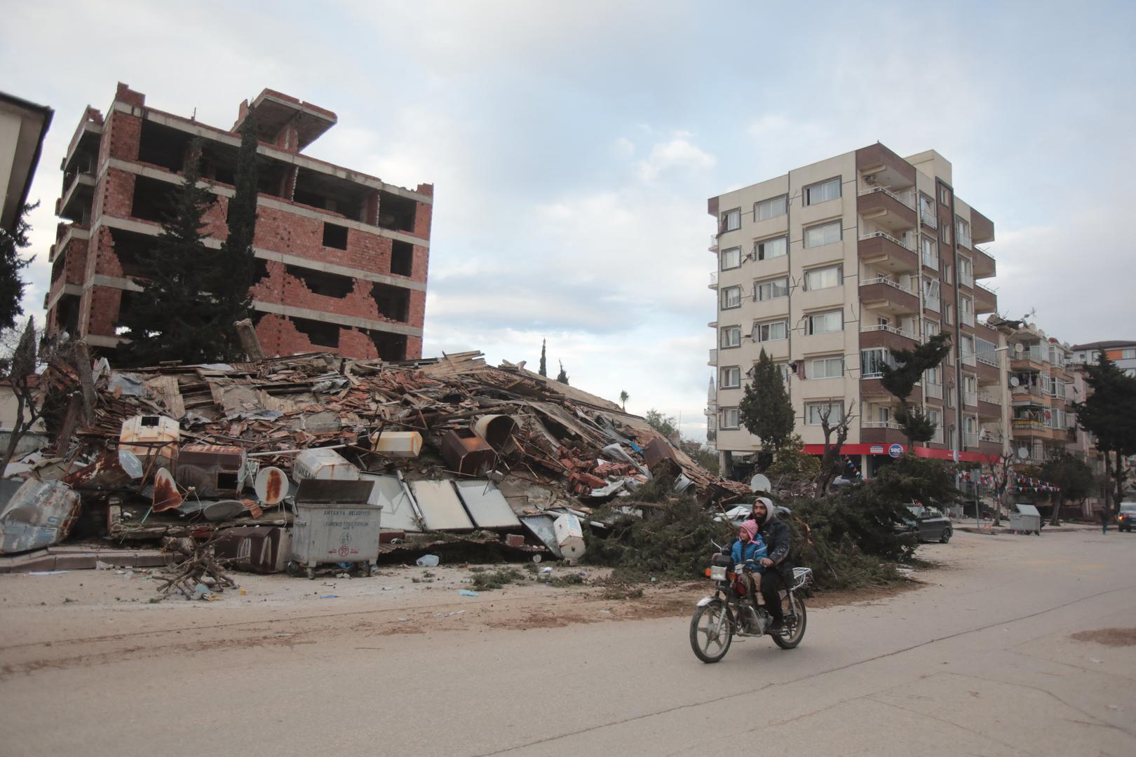 Victims of the earthquake wait near the ruins of their building in Hatay, Turkey, February 7, 2023. A powerful earthquake has hit a wide area in south-eastern Turkey, near the Syrian border, killing more than 7000 people and trapping many others. Photo by Serdar Ozsoy/Depo Photos/ABACAPRESS.COM Photo: Depo Photos/ABACA/ABACA