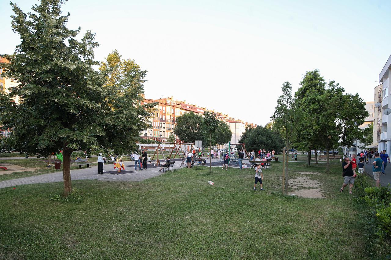 Zagreb: Prosvjedno okupljanje stanovnika Središ?a zbog najave gradnje ceste na mjestu parka