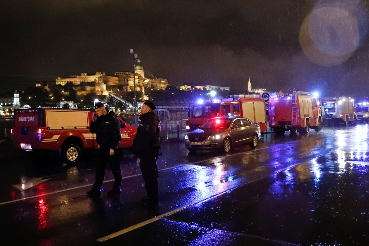 Brod potonuo u Budimpešti